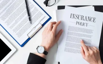 1140-woman-reading-insurance-policy-esp